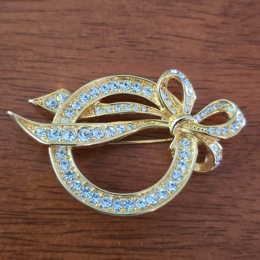 Nolan Miller Gold Tone Clear Rhinestone Bow Wreath Brooch Pin 2" Holiday Jewelry